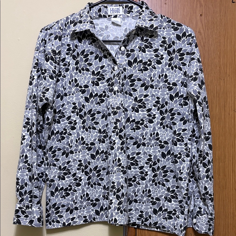 Leon Levin PM Petite Medium Black Gray Leaf Print Long Sleeve Polo Blouse